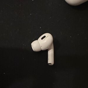 Apple White Earbud Headphones (scratch marks (don’t affect audio))